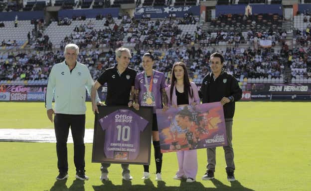 Hermoso, agasajada por su club, después de ganar el Mundial.  Relevo