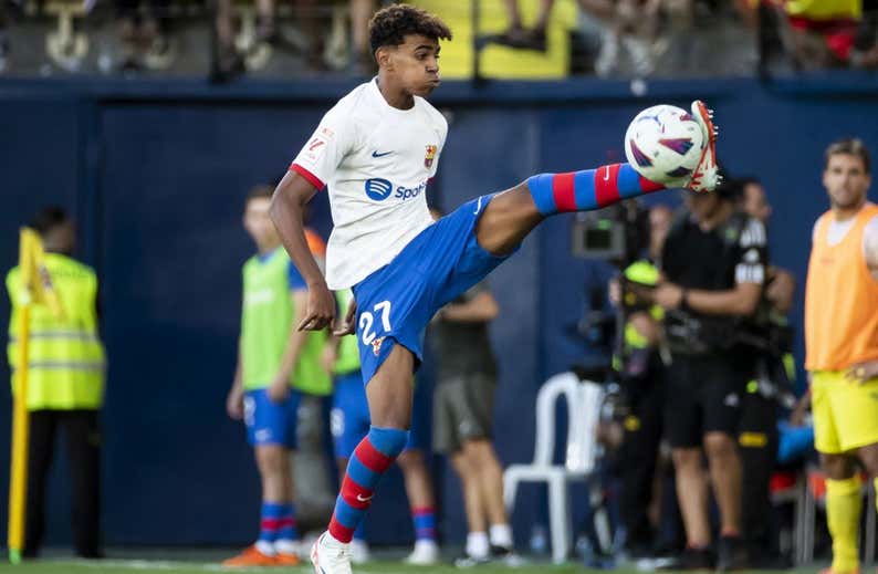 Lamine, el último futbolista de barrio: «En La Masia le enseñaron a jugar, pero el regate lo aprendió en la calle»
