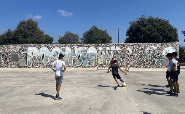 La pista en la que empezó a jugar Lamine. RELEVO