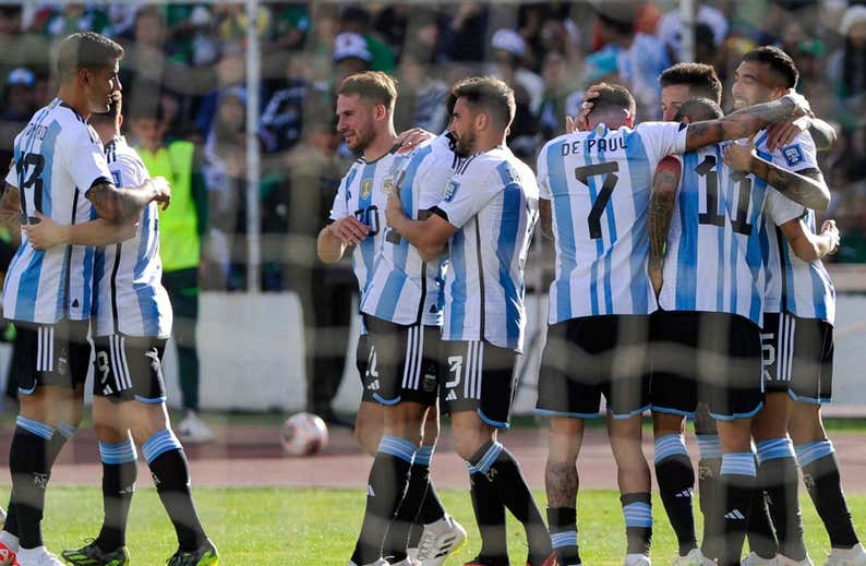 Sin el Messi más capitán de siempre, Argentina se pasea en La Paz