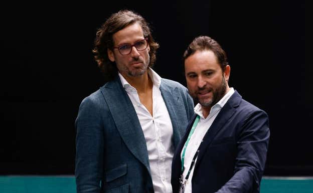 Feliciano López y Enric Molina, durante la Copa Davis en Valencia.  Oscar J. Barroso / Afp
