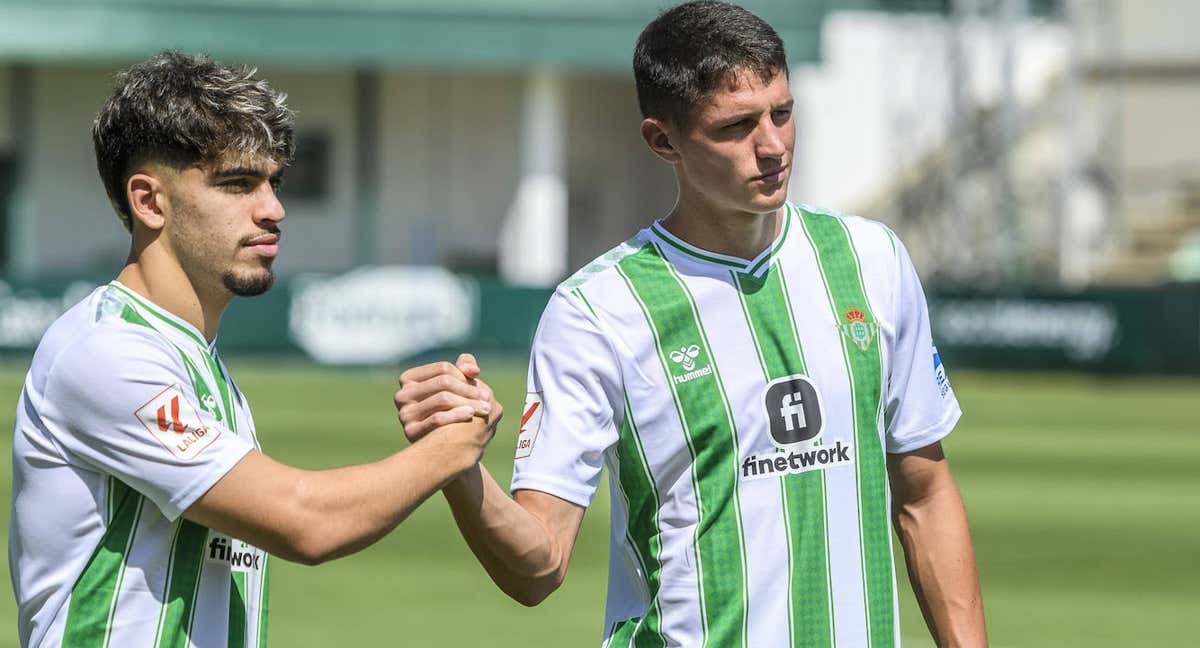 Abde y Altimira durante la presentación de ambos con el Betis./EFE