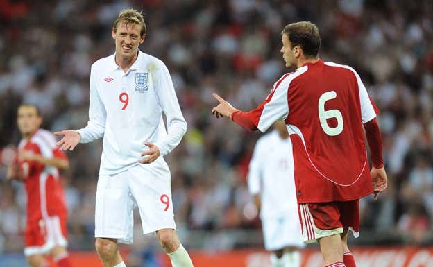 Lima, junto a Peter Crouch. GETTY