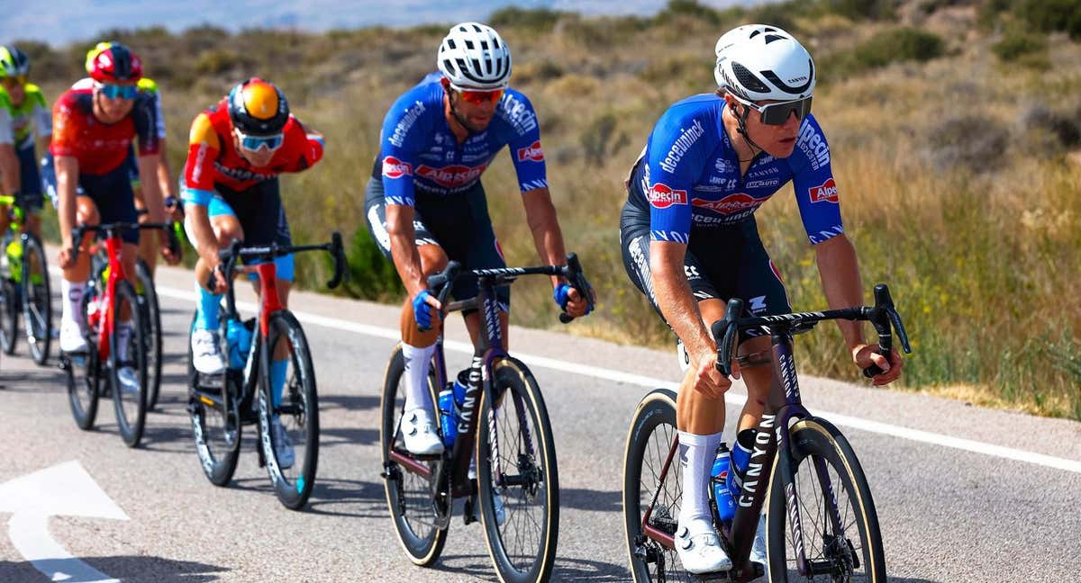 Jason Osborne tirando del pelotón en La Vuelta.