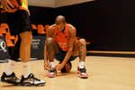 Capoue sigue soñando con un minuto en la NBA: “Mis ídolos eran Jordan, Iverson... a los jugadores de fútbol no los conocía”