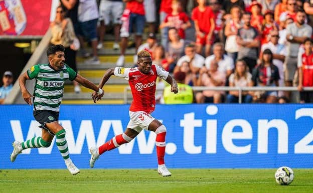 Djaló jugando contra el Sporting de Portugal, club al que pudo ir.