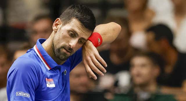Un fallo del aire acondicionado lleva a Djokovic al extremo: “Nunca he jugado  con tanta humedad’