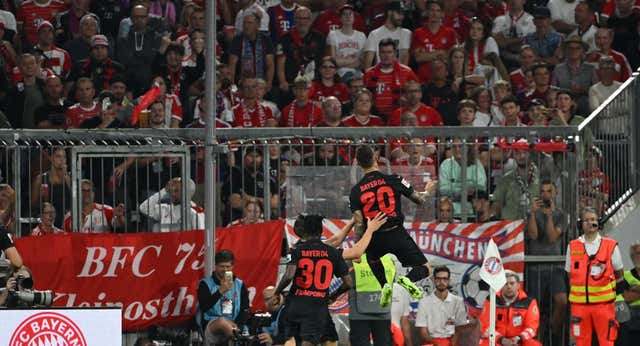 Este Bayer de Xabi Alonso es un puntazo