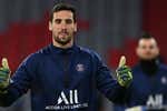 Sergio Rico: «Lo primero que le pregunté al doctor era si podía volver a jugar al fútbol»