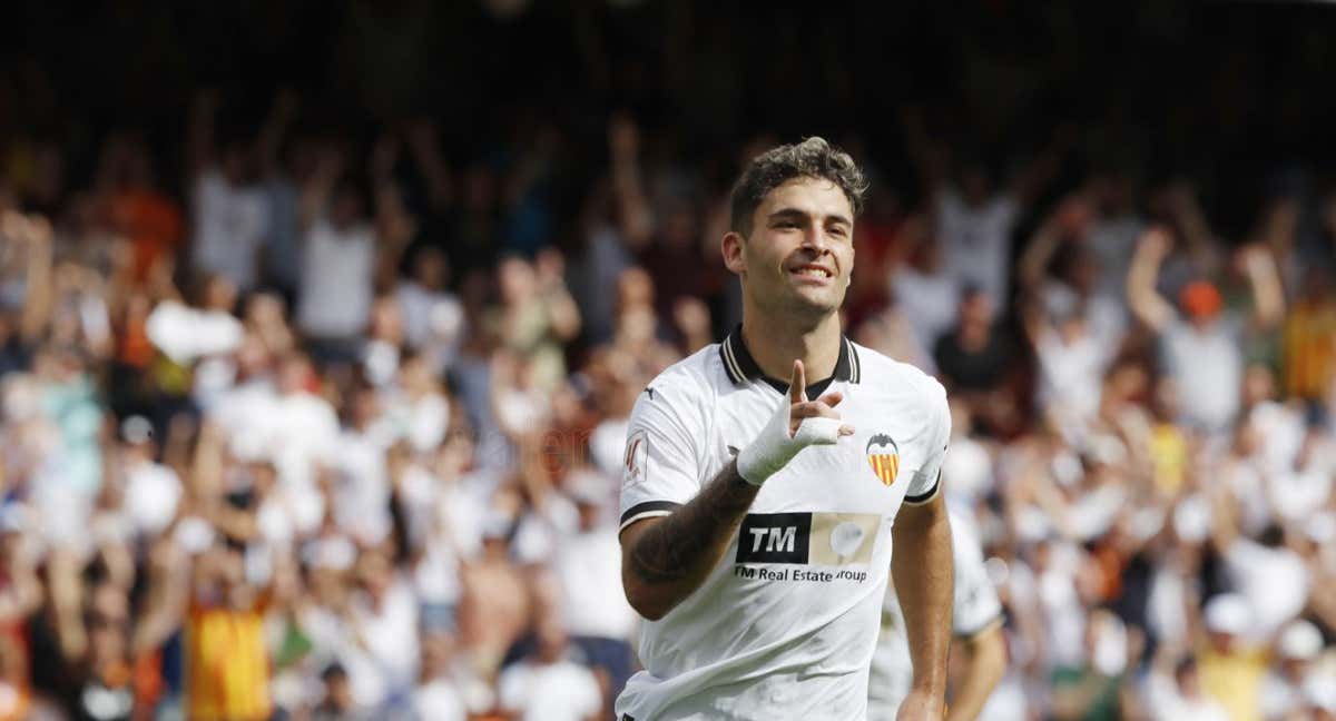 Hugo Duro tras marcar. /Valencia CF.