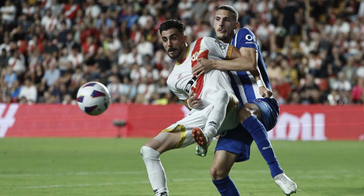 Kike Pérez fue titular por primera vez ante el Alavés./EFE / Sergio Pérez