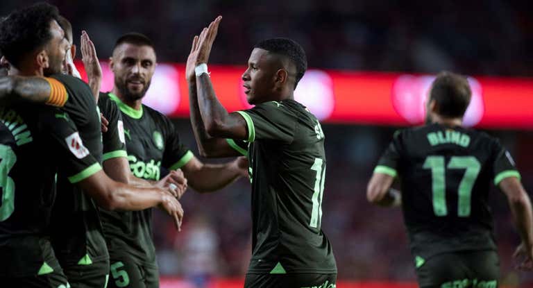 Savinho celebra su gol.