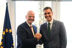 Sánchez presumió de candidatura mundialista en Nueva York mientras en Valencia se hacía un receso