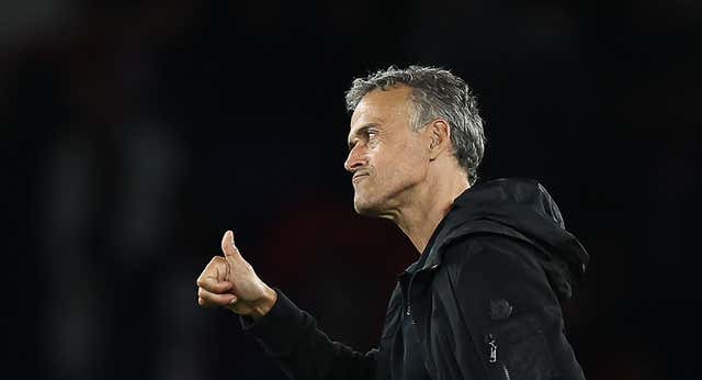 Luis Enrique se muerde la lengua cuando le preguntan por la crisis del fútbol femenino en España