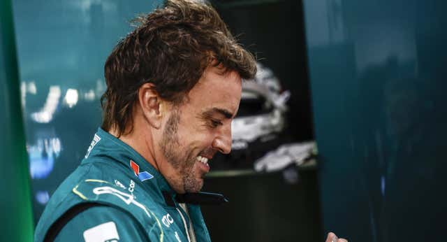 Fernando Alonso, 10º en Japón: «Estos pequeños milagros nos mantienen un poco en la pomada»