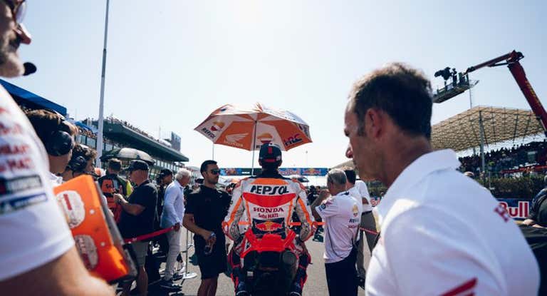 Marc Márquez en la parrilla de salida.