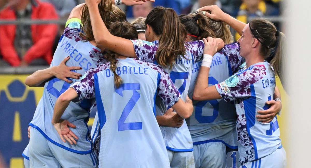 Las jugadoras de la Selección celebran el gol de Mariona./AFP