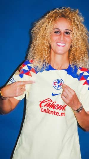 Hamraoui posa con la camiseta del Club América de México.  CLUB AMÉRICA