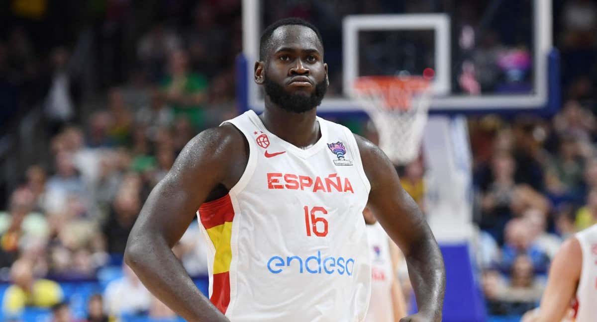 Usman Garuba con la camiseta de la Selección española./Reuters