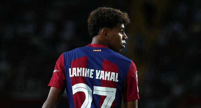 El Barça no cambia sus planes con Lamine: Xavi opta por alejarle de la euforia excesiva y de las lesiones