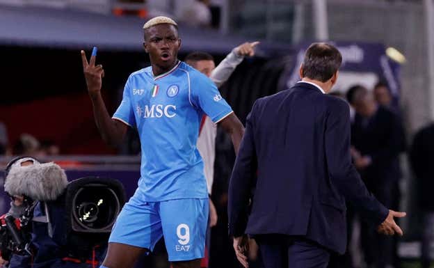 Osimhen protesta el cambio a Rudi Garcia. Reuters