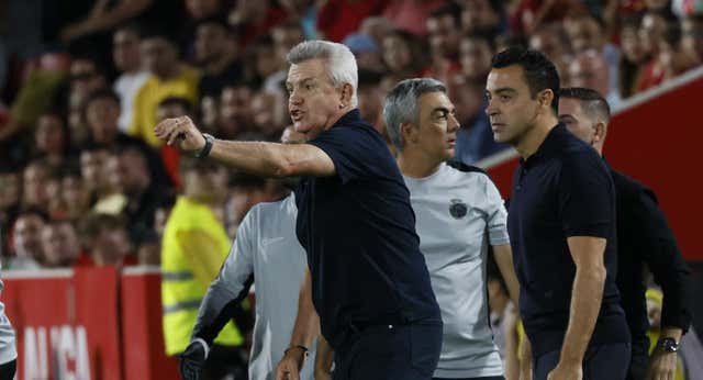 El penalti anulado a Lamine: «penaltito» para Aguirre y «hay contacto» para Xavi
