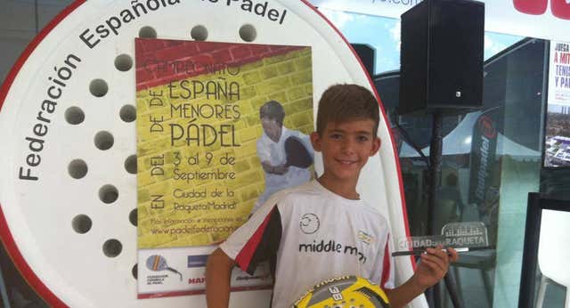 Kike Salas, el central ‘padelero’ que tiene de espejo a Ramos: «Estaba encabronado con él mismo y se ha podido resarcir»