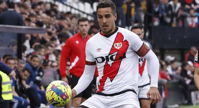 Óscar Trejo deja la capitanía del Rayo: «Son muchísimos los motivos»