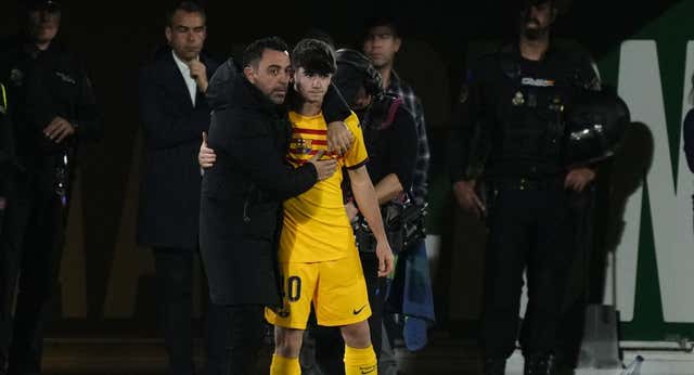 Xavi ‘cierra la puerta’ al filial para dejar respirar a la cantera