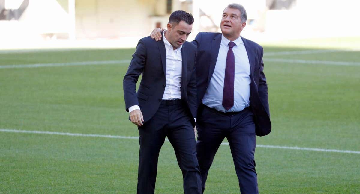 Xavi con Laporta en el día de su presentación como nuevo entrenador culé. /AGENCIAS