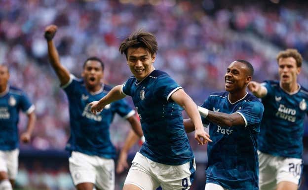 Ueda celebró el primer gol del partido ante el Atlético, aunque en realidad fue de Mario Hermoso en propia puerta.  EP