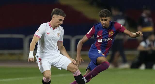 Un nuevo Adrià Pedrosa resurge en el Sevilla: Acuña ya tiene competencia en el lateral