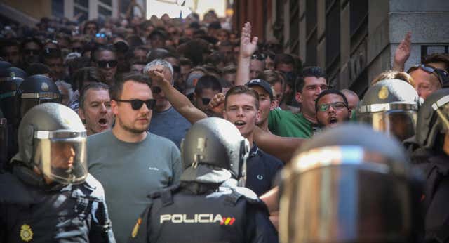 Detenidos seis aficionados del Feyenoord por altercados en los palcos del Metropolitano