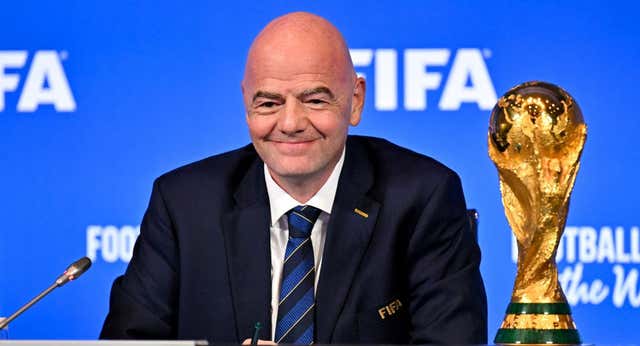 Fútbol, engaños y Mundiales: el pase mágico de Infantino y el premio de consolación para Sudamérica