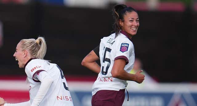 La expulsión de Leila Ouahabi que refleja una doble vara de medir en el arbitraje de la liga inglesa