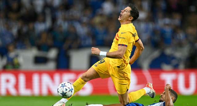 Xavi pierde a Lewandowski, de momento, para Granada