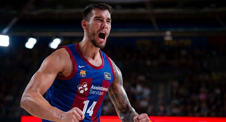 Willy Hernangómez en un partido con el Barça.