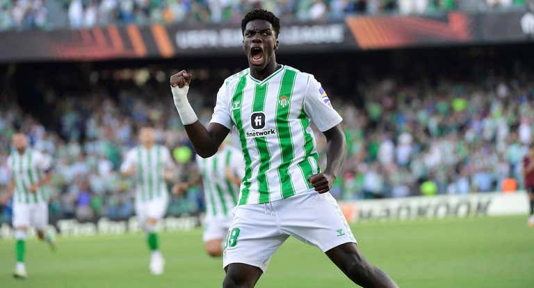 Assane Diao celebra su gol al Sparta de Praga.