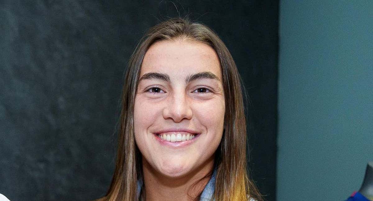 Patri Guijarro, en la firma de la renovación de su contrato.