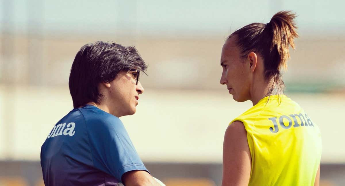 Sara Monforte y Virginia Torrecilla, en un entrenamiento con el Villarreal. /VILLARREAL