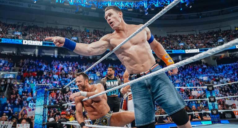 John Cena, LA Knight, Cody Rhodes y Jey Uso, en el cierre de SmackDown.