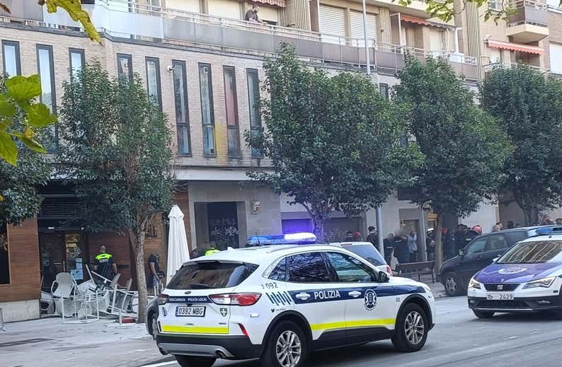 Varios heridos y un detenido en el altercado entre ultras del Alavés y del Betis