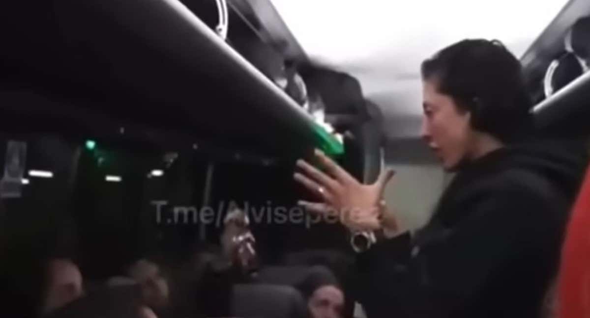El momento en el que Luis Rubiales besa a Jenni Hermoso.