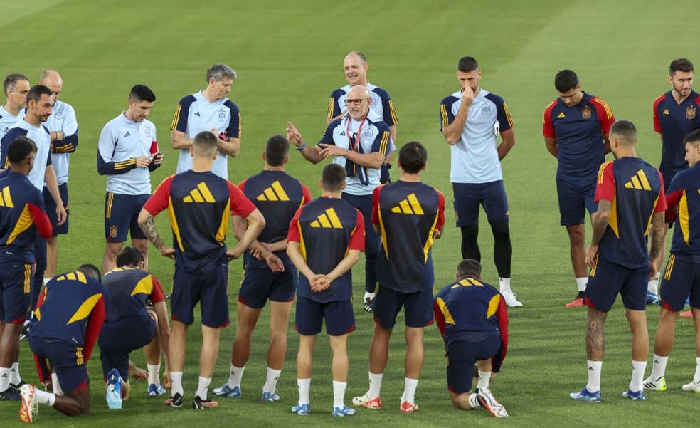 La Selección y Bryan Zaragoza se dan otro pequeño baño de masas