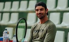 Un tenista se harta de las bolas y reclama a la ATP el pago de su fisioterapeuta: «¡Es inhumano!»