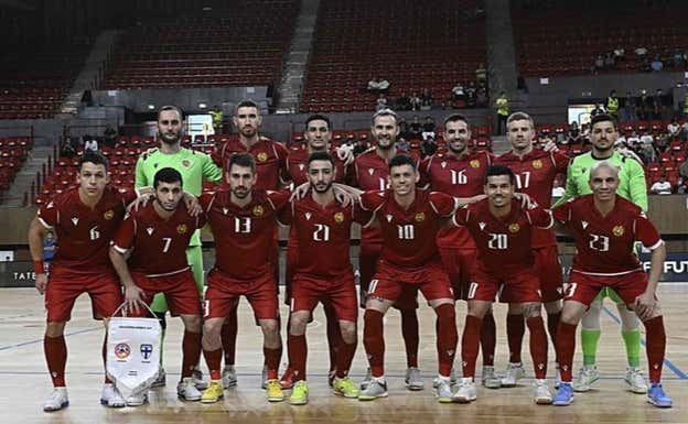 La selección de Armenia con siete brasileños y dos rusos naturalizados.  RELEVO