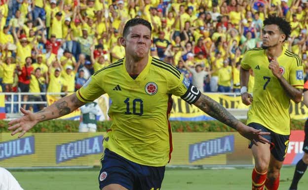 James Rodríguez celebra el primer gol del partido.  EFE