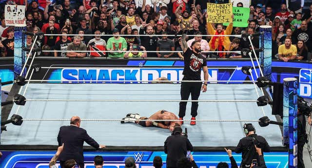 Roman Reigns se encuentra varios problemas en su vuelta a SmackDown