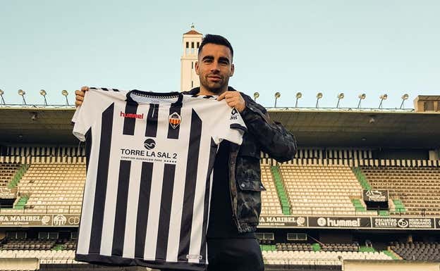 Óscar González, en su presentación con el Castellón como refuerzo invernal de la 2018-19. EL DIARIO MONTAÑÉS