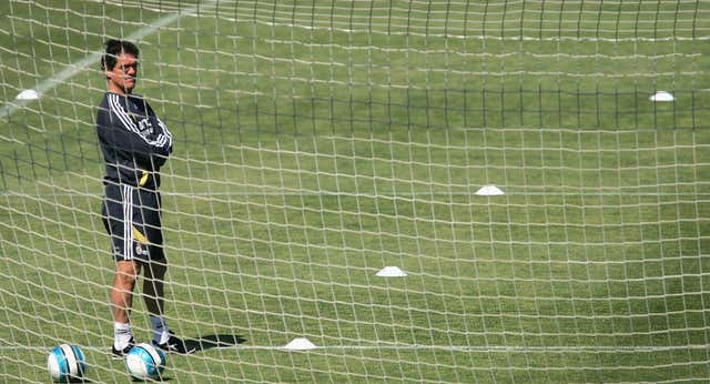 Capello: «Van Nistelrooy me dijo que el vestuario del Madrid olía a alcohol… tenía razón»